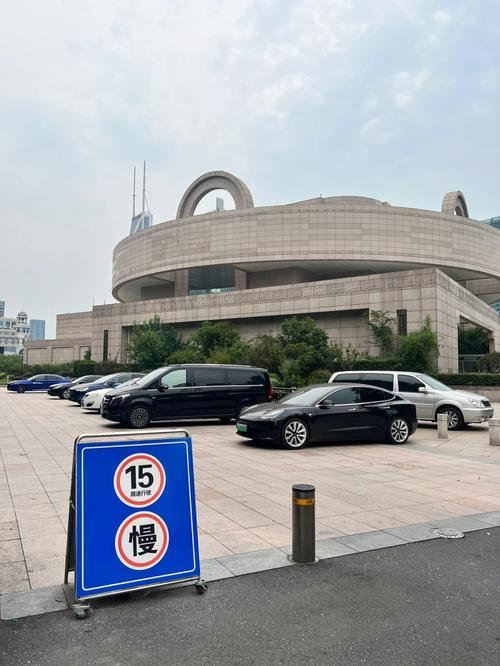 上海博物馆停车方便吗
